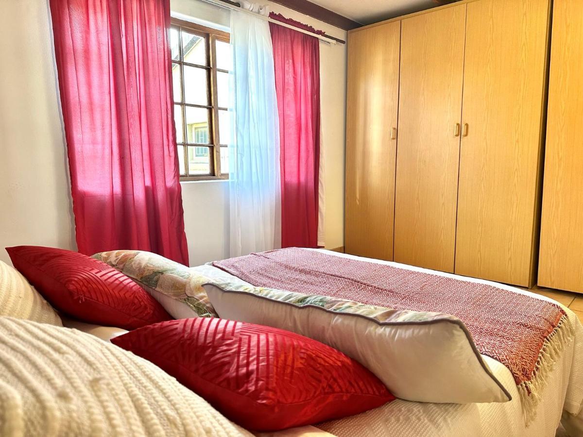 Blue Lantern Bed And Breakfast Kempton Park Exterior photo