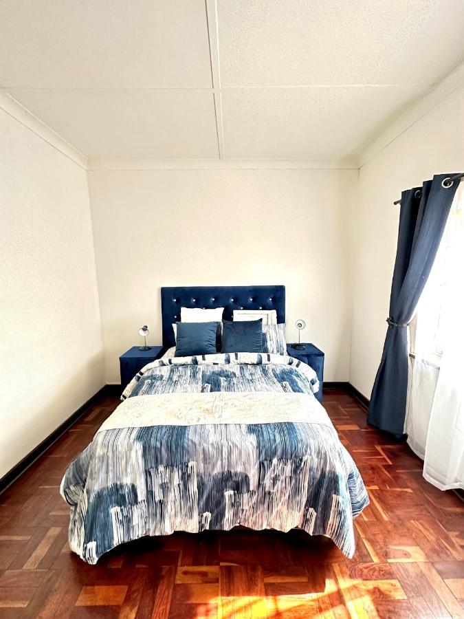 Blue Lantern Bed And Breakfast Kempton Park Exterior photo