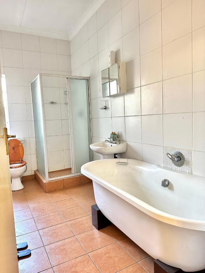 Blue Lantern Bed And Breakfast Kempton Park Exterior photo