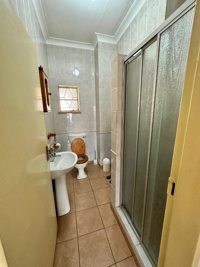 Blue Lantern Bed And Breakfast Kempton Park Exterior photo