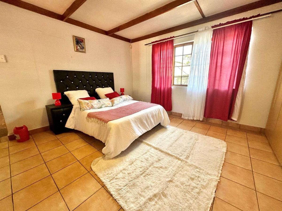Blue Lantern Bed And Breakfast Kempton Park Exterior photo