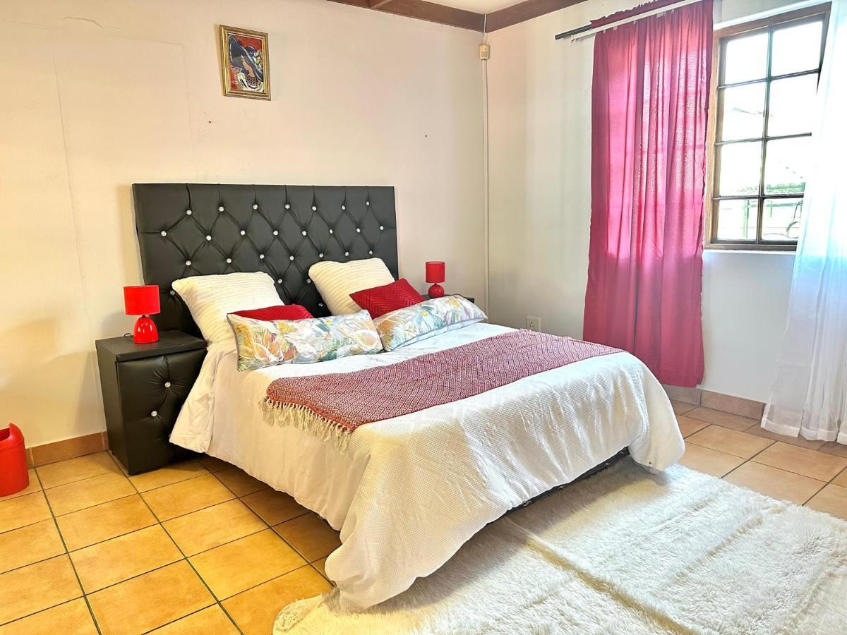 Blue Lantern Bed And Breakfast Kempton Park Exterior photo