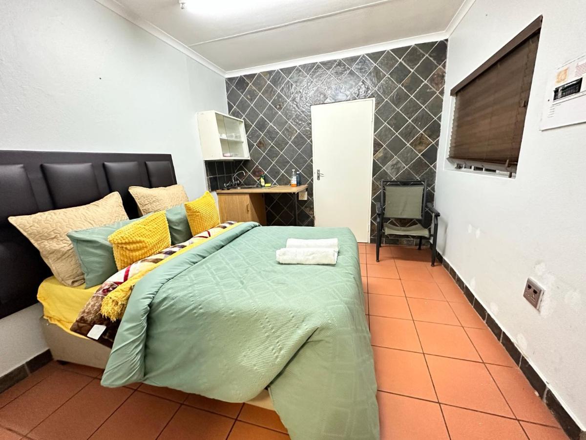 Blue Lantern Bed And Breakfast Kempton Park Exterior photo