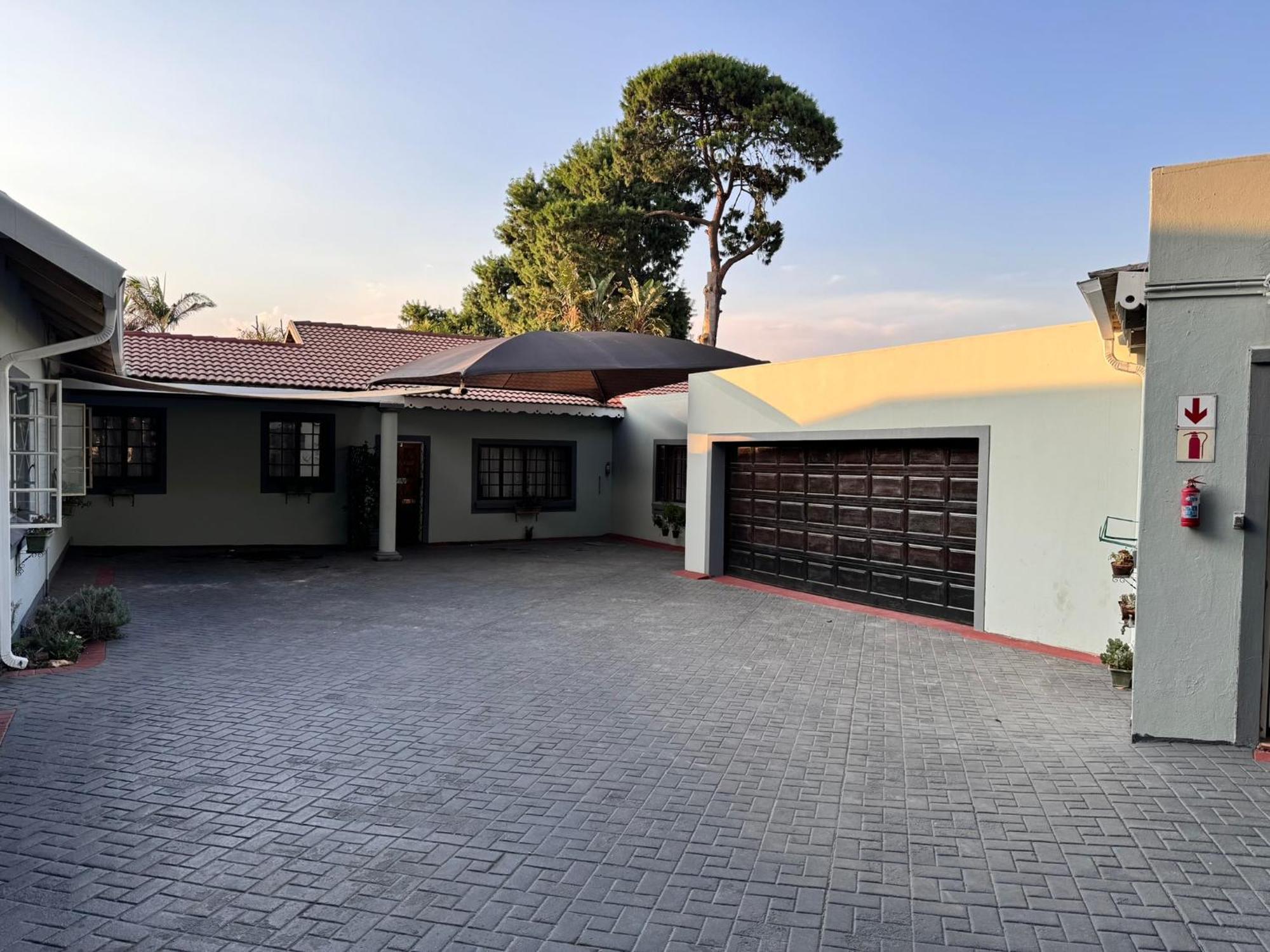 Blue Lantern Bed And Breakfast Kempton Park Exterior photo