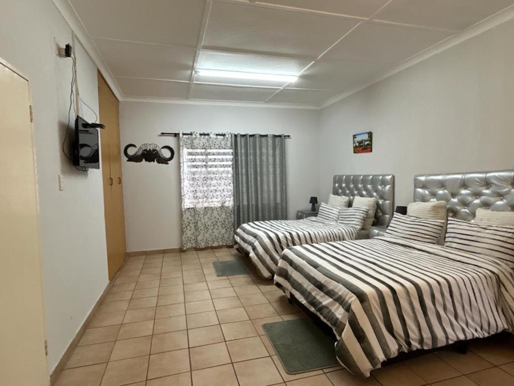Blue Lantern Bed And Breakfast Kempton Park Exterior photo