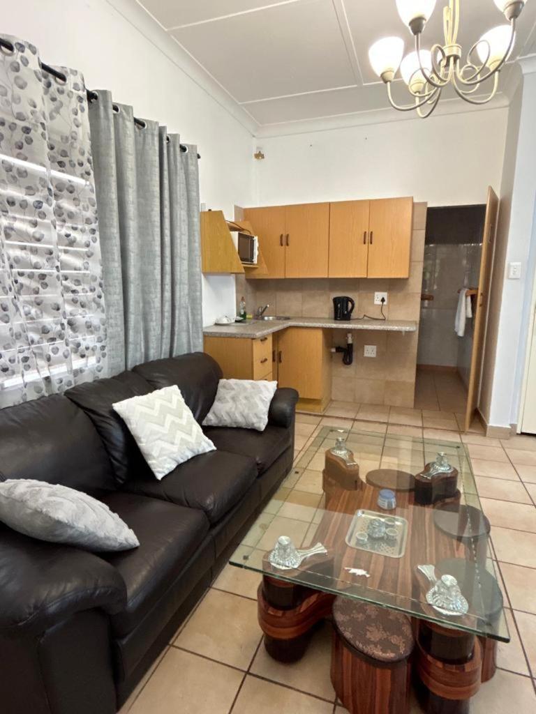 Blue Lantern Bed And Breakfast Kempton Park Exterior photo