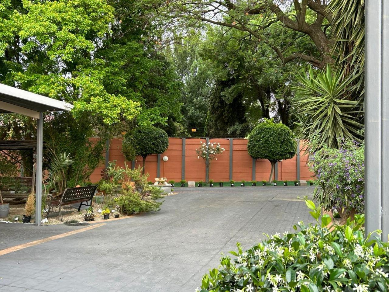 Blue Lantern Bed And Breakfast Kempton Park Exterior photo