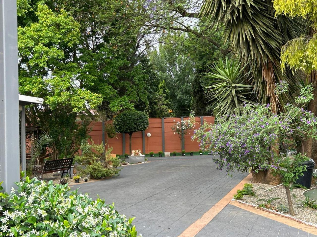 Blue Lantern Bed And Breakfast Kempton Park Exterior photo