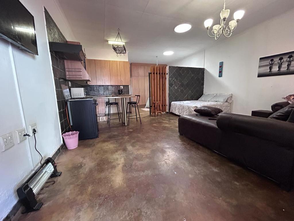 Blue Lantern Bed And Breakfast Kempton Park Room photo